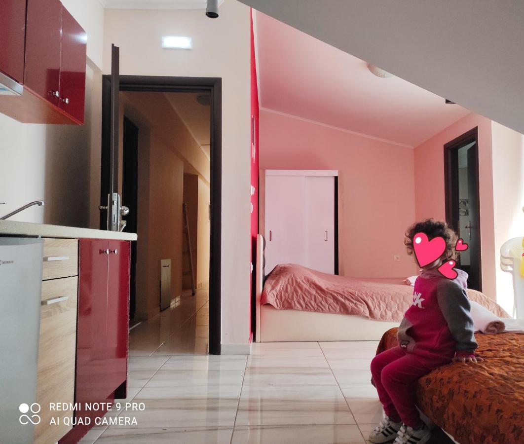Hotel Louiza Paralía الغرفة الصورة